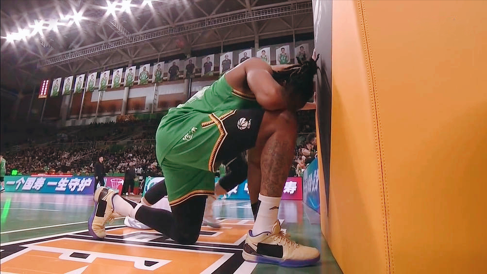 九游体育-山东男篮硬气！硬杠裁判争议，险胜辽宁男篮，高诗岩末节霸气12分